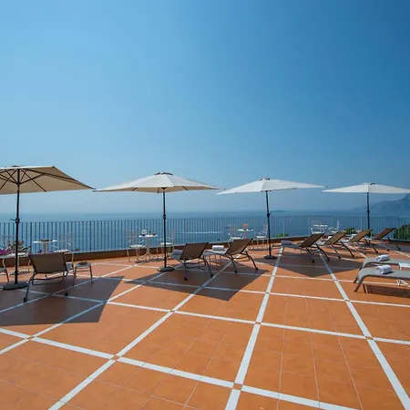 Il Barilotto 3* بوسيتانو